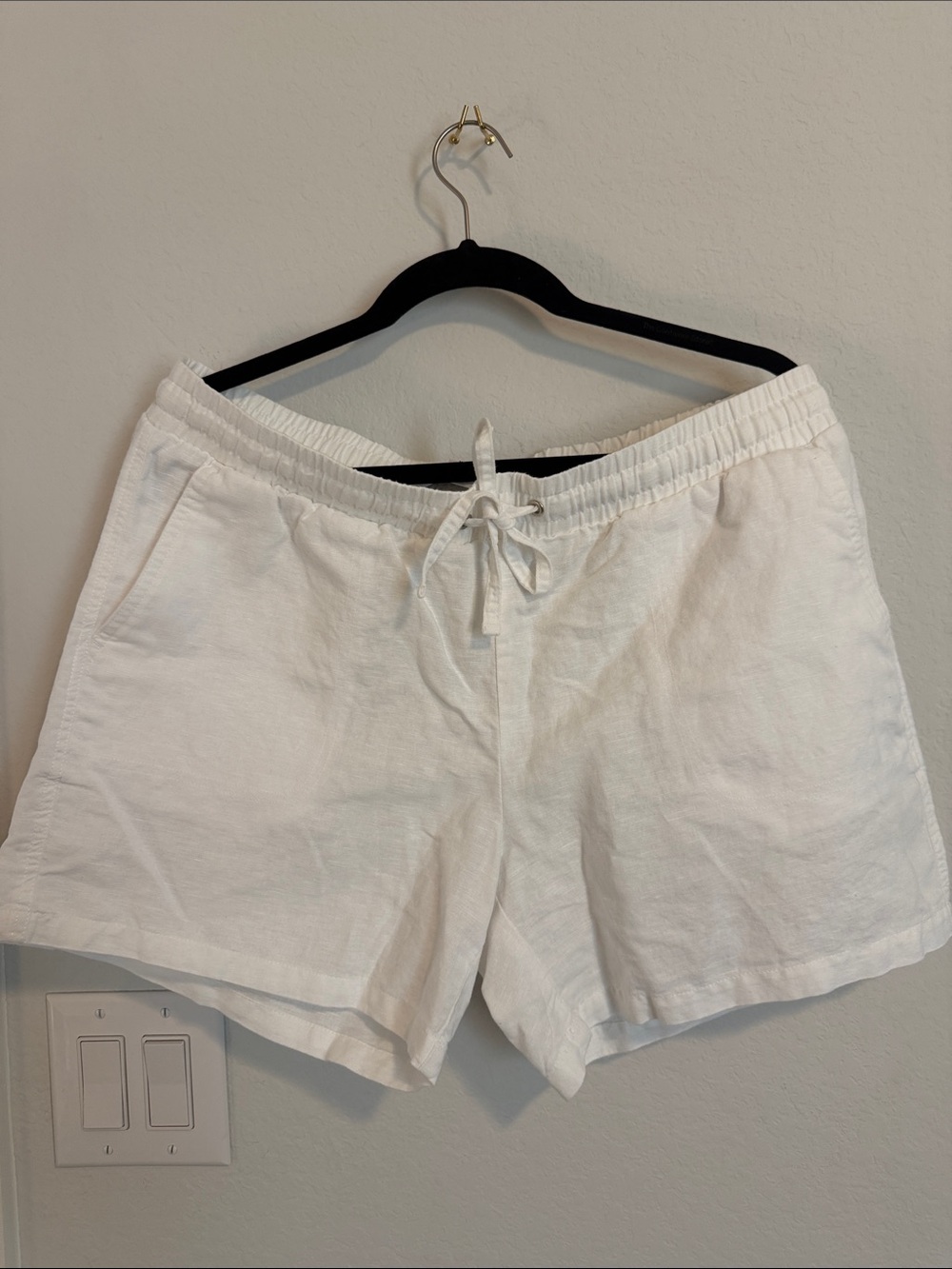 NWOT - Amazon Essentials White Drawstring Waist Linen-Blend Shorts